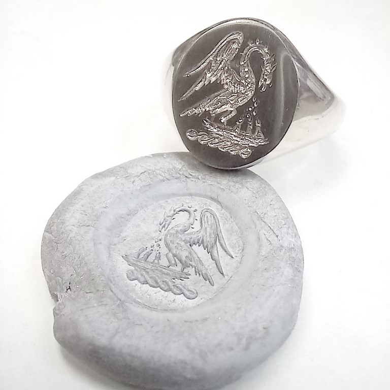 Heraldic bird pelican feeding chicks silver signet ring