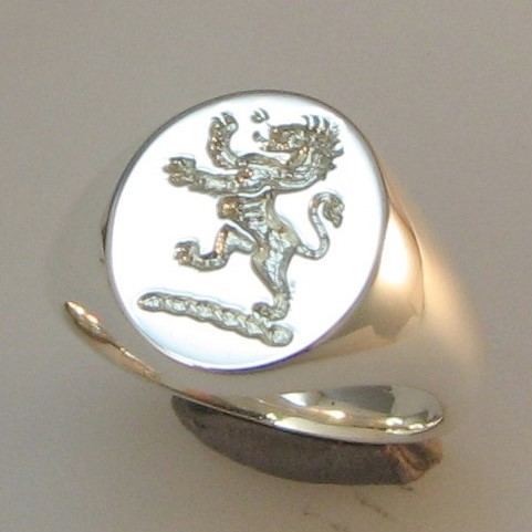 Lion rampant crest engraved signert ring