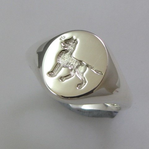 Cat on all fours crest engraved signet ring