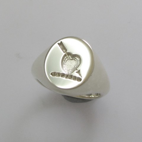 Arrow through the heart crest seal engraved sterling silver 925 signet ring